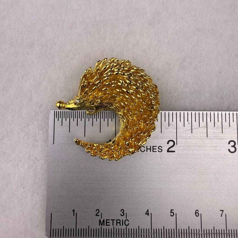 Vintage Unknown Gold Tone Textured Brooch With Rhinestone Accent Hedgehog Design - Picture 3 of 3